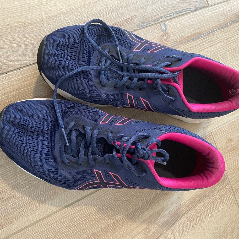 ASICS women’s running shoes